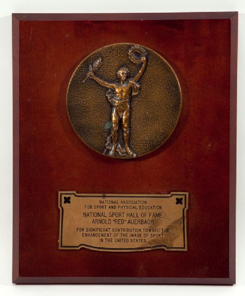 RED AUERBACHS NATIONAL SPORT HALL OF FAME INDUCTION PLAQUE