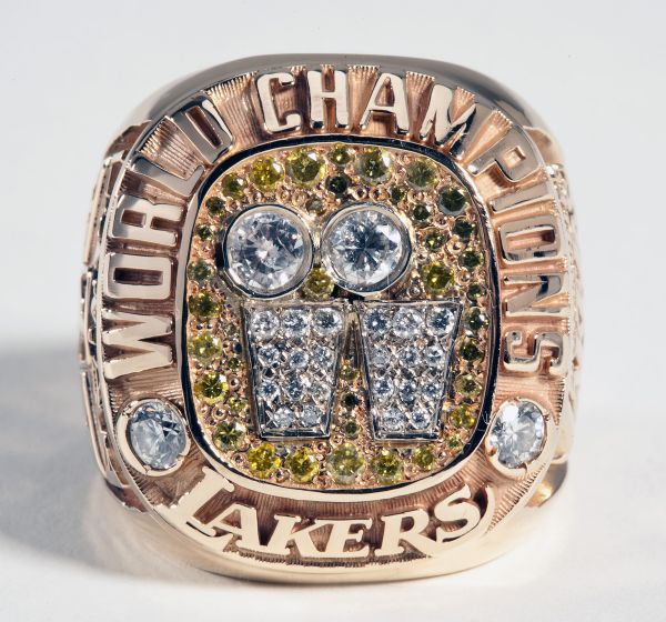 2001 LOS ANGELES LAKERS WORLD CHAMPIONSHIP RING "BACK TO BACK" PRESENTED TO LAMAR ODOM BY SHAQUILLE ONEAL