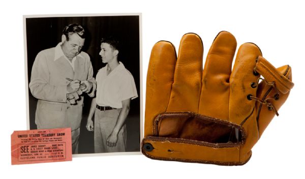 1943 BABE RUTH AUTOGRAPHED GLOVE WITH EXCEPTIONAL PROVENANCE AND PHOTOGRAPHIC DOCUMENTATION
