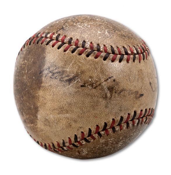 1929 CHICAGO CUBS MULTI-SIGNED BASEBALL INCL. ROGERS HORNSBY, HACK WILSON, AND KI KI CUYLER (NSM COLLECTION)