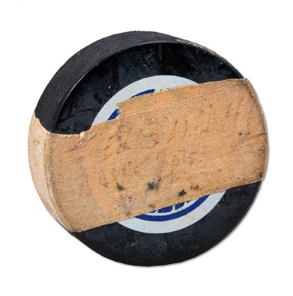 WAYNE GRETZKY NOVEMBER 19, 1983 GAME PUCK USED IN 8 POINT GAME VS. NEW JERSEY DEVILS - OILERS 13, DEVILS 4 (OILERS LOA, NSM COLLECTION)