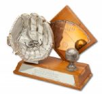 1963 RAWLINGS SILVER GLOVE SAMPLE AWARD (HELMS/LA84 COLLECTION)