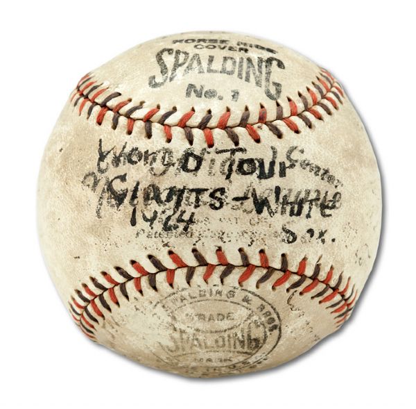 1924 WORLD TOUR BASEBALL SIGNED BY CHICAGO WHITE SOX AND NEW YORK GIANTS TEAMS (HELMS/LA84 COLLECTION)
