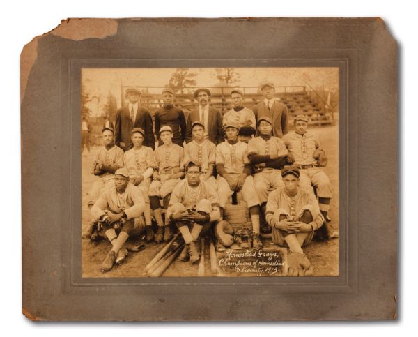 1913 HOMESTEAD GRAYS LARGE FORMAT TEAM CABINET PHOTO WITH CUM POSEY