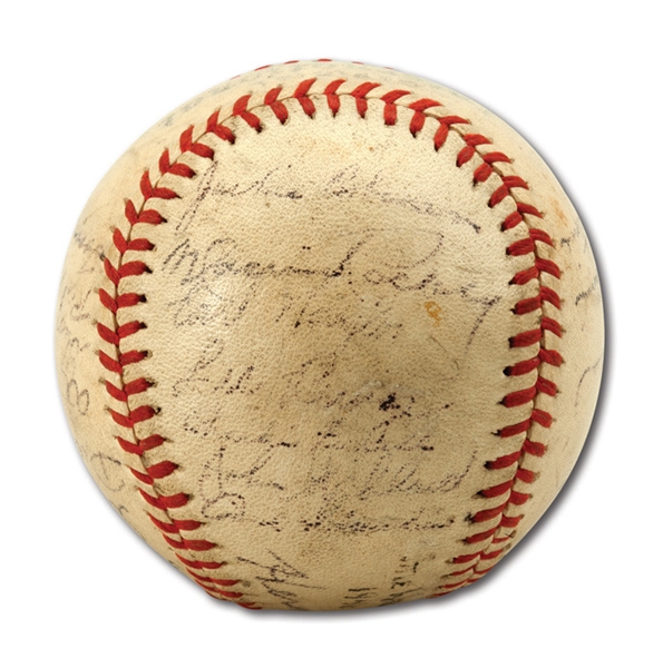 1946 MONTREAL ROYALS "JUNIOR WORLD SERIES" CHAMPION TEAM SIGNED BASEBALL WITH JACKIE ROBINSON