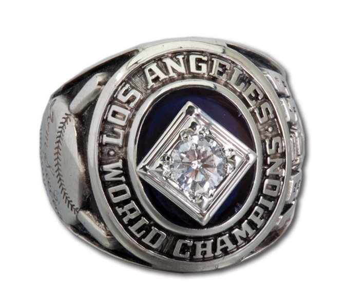 1959 LOS ANGELES DODGERS WORLD SERIES CHAMPIONSHIP 14K GOLD RING PRESENTED TO FRONT OFFICE MEMBER TOM SEEBERG