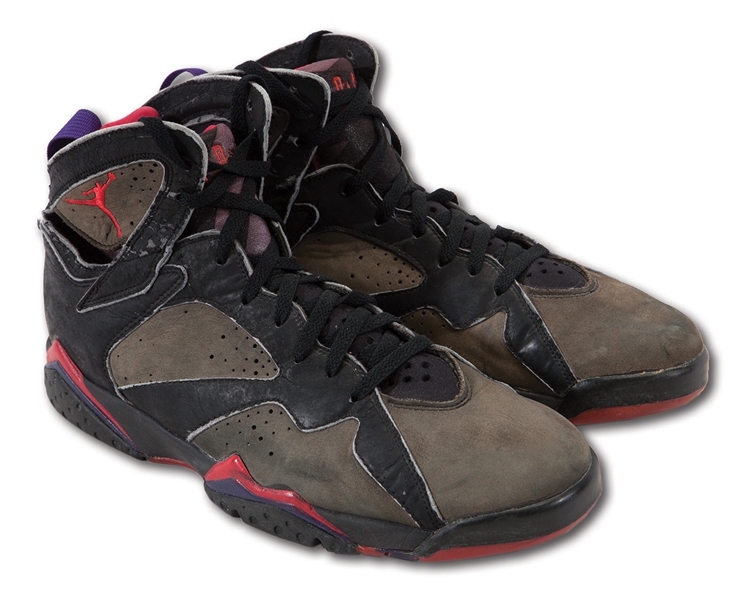 1992 MICHAEL JORDAN GAME WORN AIR JORDAN VII SHOES ATTRIBUTED TO 56-POINT PERFORMANCE IN APRIL 29 PLAYOFF WIN @ MIAMI