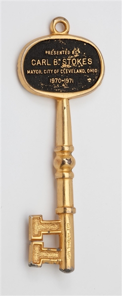 JESSE OWENS 1970-71 KEY TO CITY OF CLEVELAND PRESENTED BY CARL B. STOKES, 1ST AFRICAN AMERICAN MAYOR OF MAJOR U.S. CITY (OWENS ESTATE COLLECTION)