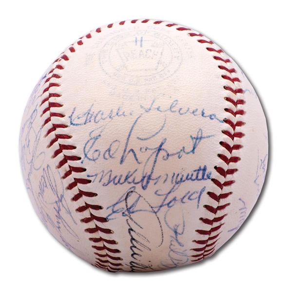 1953 NEW YORK YANKEES WORLD CHAMPION TEAM SIGNED OAL (HARRIDGE) BASEBALL WITH AN EARLY MANTLE