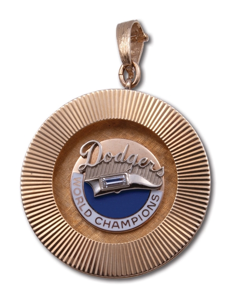 1959 LOS ANGELES DODGERS WORLD SERIES CHAMPIONS 14K GOLD CHARM (RALPH BRANCA FAMILY LOA)