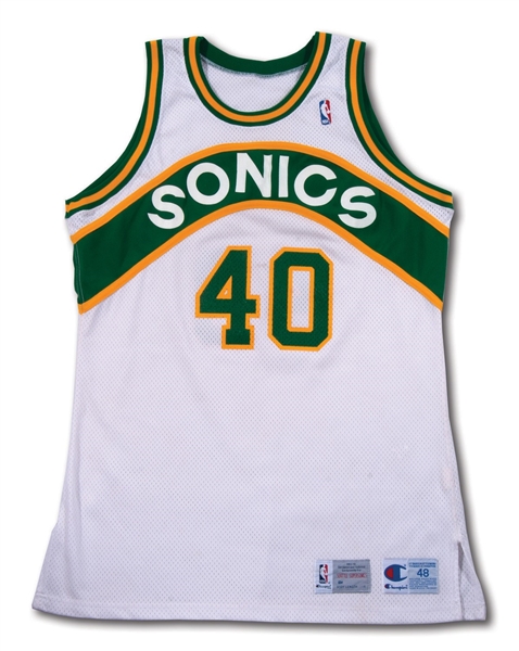 1992-93 SHAWN KEMP SIGNED SEATTLE SUPERSONICS GAME WORN HOME JERSEY (COBY KARL COLLECTION)