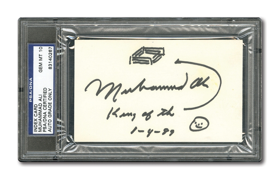 MUHAMMAD ALI SIGNED & DATED INDEX CARD INSCRIBED "KING OF THE [RING] WITH DOODLE/SKETCH – PSA/DNA GEM MINT 10 AUTO.