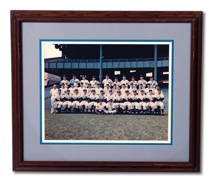 1950 NEW YORK YANKEES WORLD CHAMPION TEAM PHOTO (11x14) SIGNED BY 23 INCL. DiMAGGIO, BERRA, RIZZUTO, FORD & MIZE