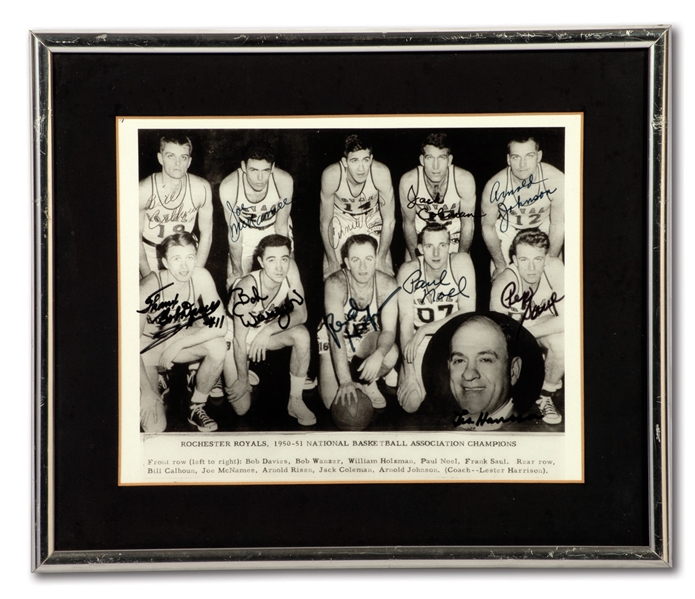 1950-51 ROCHESTER ROYALS NBA CHAMPION TEAM SIGNED PHOTO INCL. RED HOLZMAN, WANZER, RISEN, DAVIES & OWNER/COACH LES HARRISON (HOLZMAN COLLECTION)