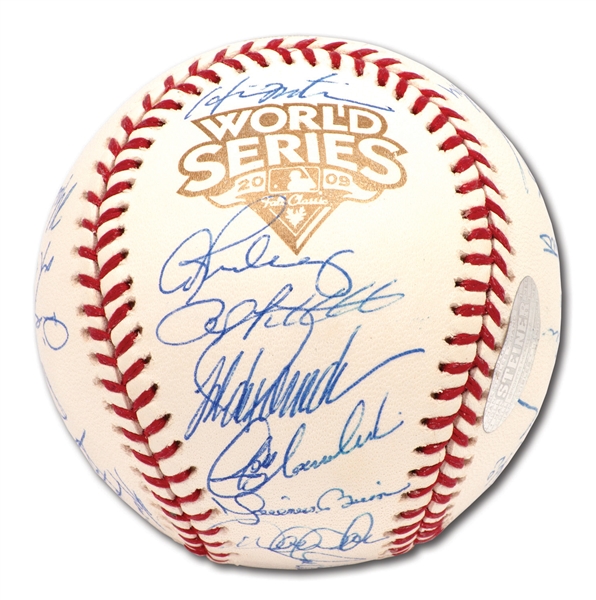 2009 NEW YORK YANKEES WORLD CHAMPIONS TEAM SIGNED OML BASEBALL (MLB AUTH., STEINER)