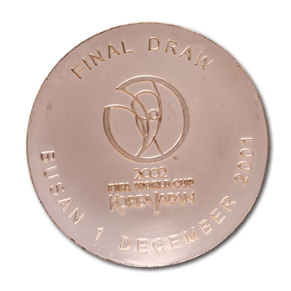 2002 FIFA WORLD CUP (KOREA/JAPAN) FINAL DRAW MEDAL PRESENTED TO BRAZIL (1/1) DEC. 1, 2001 - ONE ISSUED TO EACH QUALIFYING NATION (BRAZIL TEAM REP. LOA)