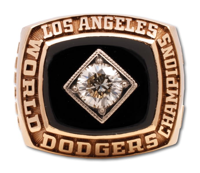 CHUB FEENEYS 1981 LOS ANGELES DODGERS WORLD SERIES CHAMPIONS 14K GOLD RING PRESENTED TO THE N.L. PRESIDENT (FEENEY FAMILY LOA)