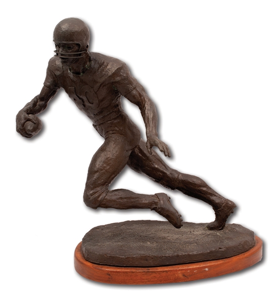 1974 GALE SAYERS BRONZE STATUE BY SCULPTOR TOM HOLLAND (LE 10/22)