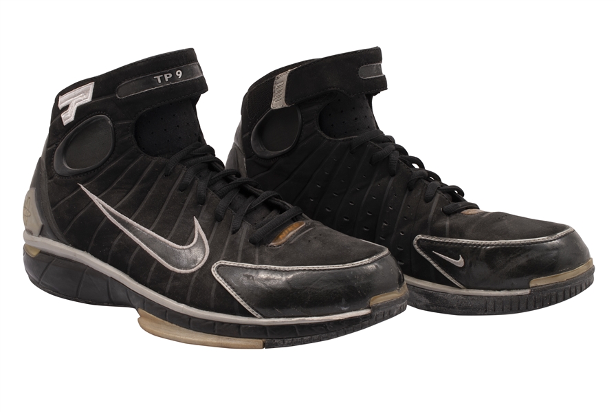 2004-05 TONY PARKER (SPURS) GAME WORN NIKE HUARACHE 2K4 PE SHOES FROM HIS 2ND CHAMPIONSHIP SEASON (KNICKS BALL BOY COLLECTION)