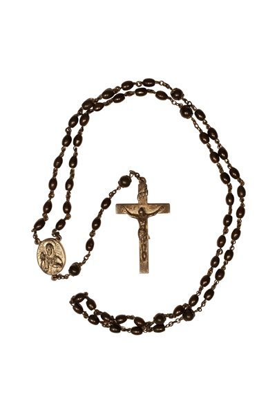 HISTORICAL & IMPORTANT - KNUTE ROCKNES PERSONALLY OWNED ROSARY BEADS AND CROSS (FOUND CLUTCHED IN HIS HANDS WHEN HIS BODY WAS DISCOVERED AFTER THE PLANE CRASH MARCH 31, 1931) (AL TAPPER COLLECTION)