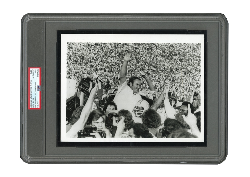 HISTORIC 1973 SUPER BOWL VII DON SHULA ORIGINAL 7" X 9" PHOTOGRAPH - THE PERFECT SEASON ENDS WITH A PERFECT FINISH! - PSA/DNA TYPE 1