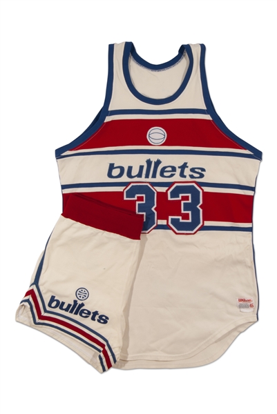 COLORFUL 1986-87 WASHINGTON BULLETS #33 TERRY CATLEDGE GAME ISSUED WILSON JERSEY & BULLETS DAN ROUNDFIELD #5 GAME ISSUED SAND KNIT SHORTS 