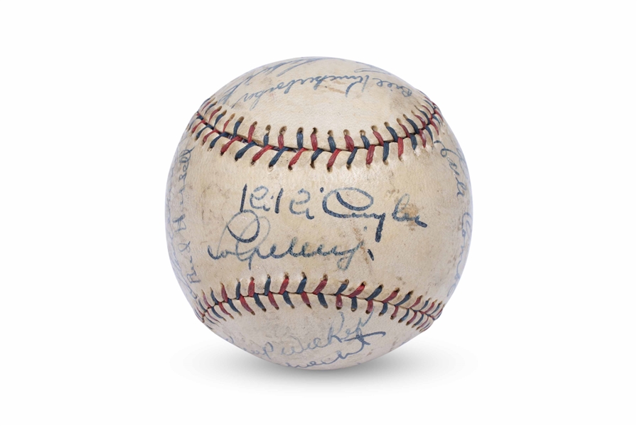 1938 NEW YORK YANKEES TEAM SIGNED SPALDING BASEBALL WITH LOU GEHRIG ON THE SWEET SPOT - PSA/DNA LOA
