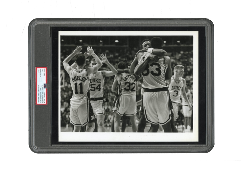 1992 DUKE BLUE DEVILS NCAA CHAMPIONSHIP (VS. FAB FIVE) ORIGINAL PHOTO WITH GRANT HILL, BOBBY HURLEY & CHRISTIAN LAETTNER - PSA/DNA TYPE I