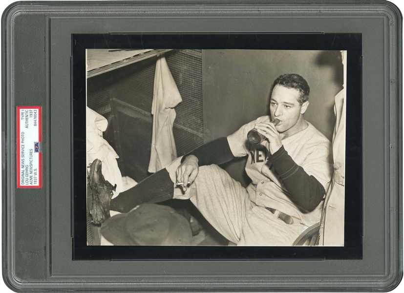 1937 LOU GEHRIG WORLD SERIES ORIGINAL PHOTOGRAPH (WHATS HE DRINKING?) - PSA/DNA TYPE I