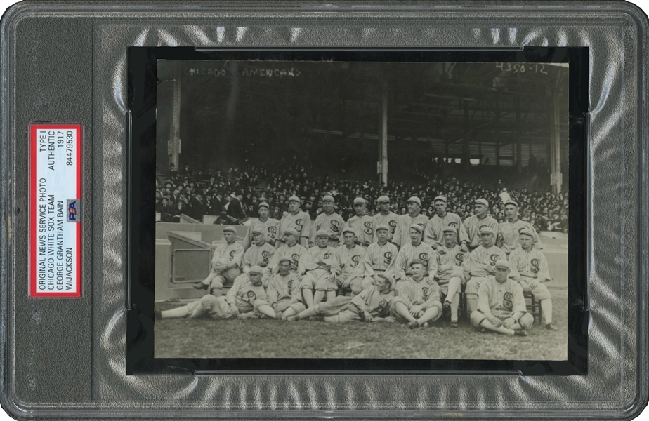 STUNNING 1917 CHICAGO WHITE SOX WORLD SERIES CHAMPIONS ORIGINAL PHOTOGRAPH BY GEORGE GRANTHAM BAIN WITH ALL "EIGHT MEN OUT" FROM INFAMOUS BLACK SOX - PSA/DNA TYPE I