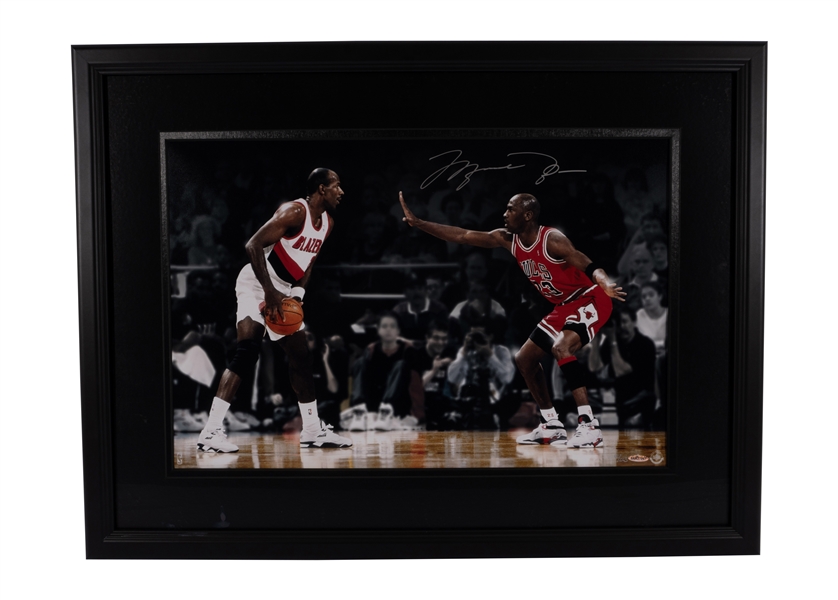 Michael Jordan Autographed Chicago Bulls "Faceoff vs. Drexler" 16x24 UDA Photo (LE 43/223) – Upper Deck Authenticated