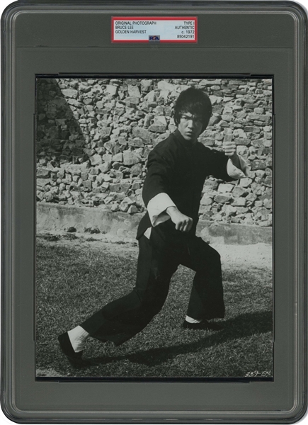 1972 Bruce Lee "Enter the Dragon" Fight Pose Original Photograph – PSA/DNA Type 1
