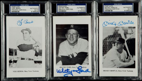 CIRCA EARLY 1970S POSTCARD SET OF 25 1959-62 YANKEES WITH 22 SIGNED INCLUDING MANTLE, BERRA AND FORD