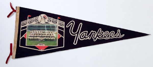 1961 NEW YORK YANKEES PENNANT WITH TEAM PHOTO