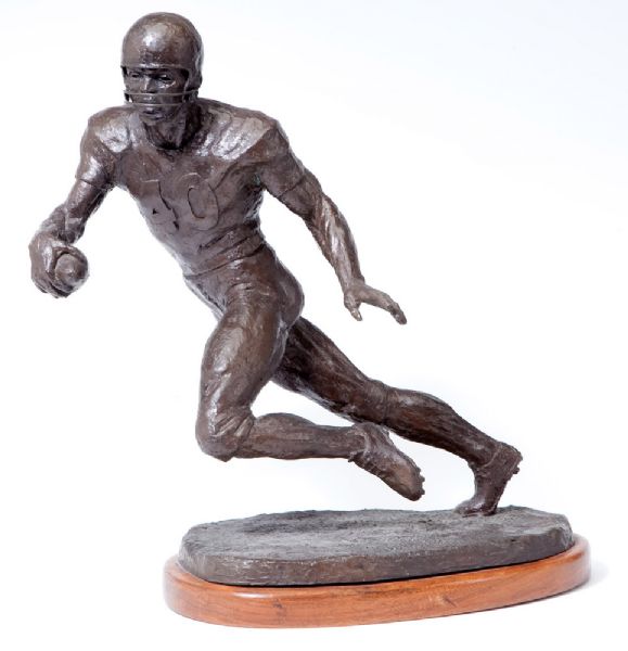1974 LIMITED EDITION (10/22) BRONZE STATUE OF GALE SAYERS BY ARTIST T. HOLLAND