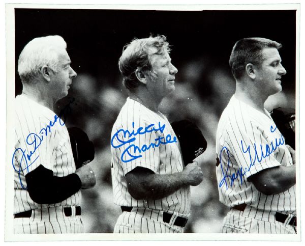 1984 JOE DIMAGGIO, MICKEY MANTLE AND ROGER MARIS SIGNED 8" BY 10" PHOTO