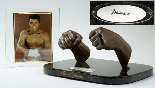 MUHAMMED ALI BRONZE "FISTS OF GREATNESS" WITH SIGNED PICTURE