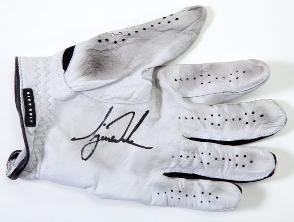 TIGER WOODS UDA AUTOGRAPHED MATCHED USED NIKE GOLF GLOVE