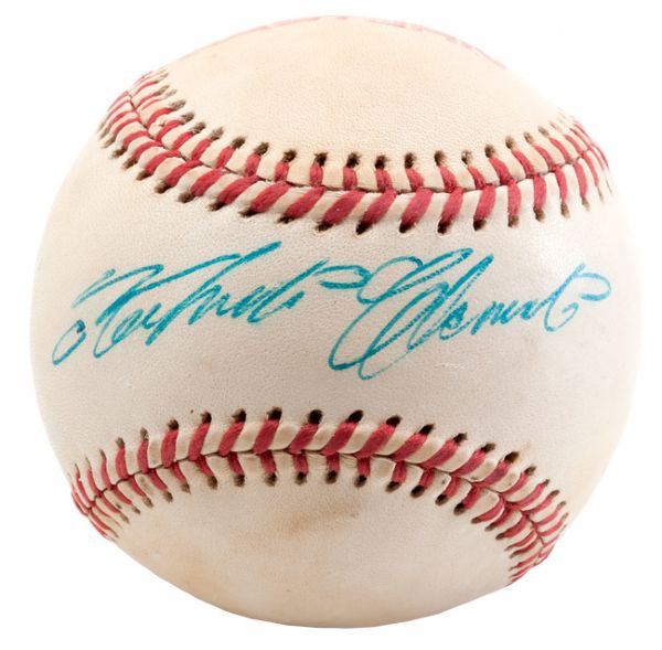 EXCEPTIONAL ROBERTO CLEMENTE SINGLE SIGNED BASEBALL