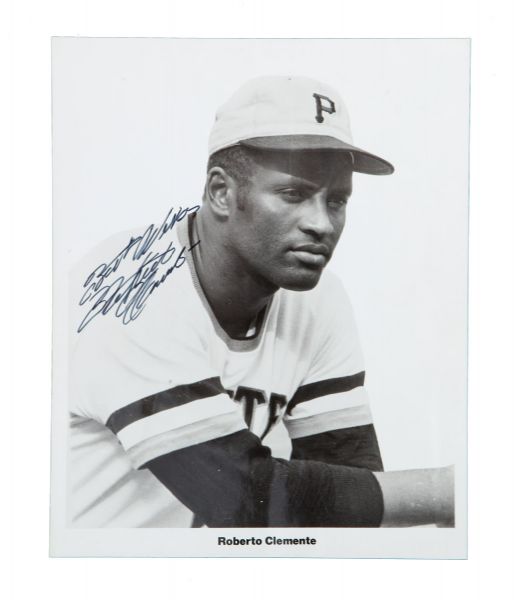 ROBERTO CLEMENTE SIGNED 8" BY 10" PHOTO