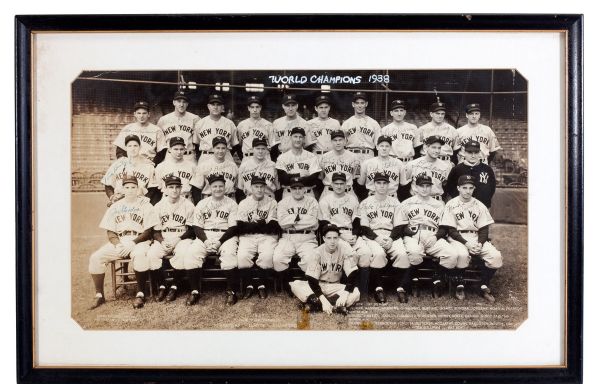1938 NEW YORK YANKEES TEAM SIGNED LARGE FORMAT PHOTOGRAPH