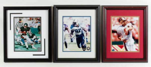 MULTI-SPORT LOT OF (7) AUTOGRAPHED PHOTOS INCL. WALTER PAYTON AND JOHN WOODEN