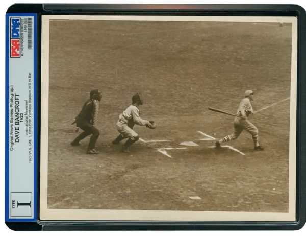 ORIGINAL 1923 WORLD SERIES GAME ONE WIRE PHOTO OF DAVE BANCROFT LEADING OFF FIRST W.S. GAME AT YANKEE STADIUM (PSA/DNA TYPE 1)