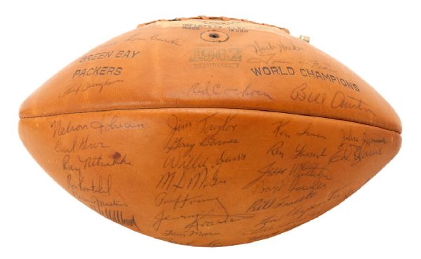 1962 WORLD CHAMPION GREEN BAY PACKERS TEAM SIGNED FOOTBALL