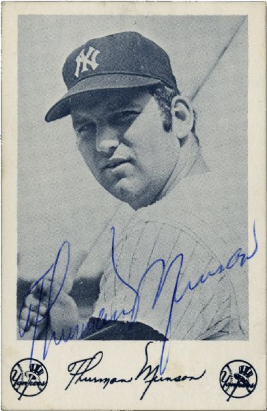 THURMAN MUNSON SIGNED 1972 NEW YORK YANKEES HOME SCHEDULE CARD