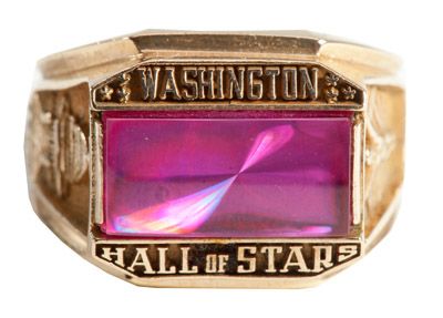 RED AUERBACHS WASHINGTON HALL OF STARS INDUCTION RING AND CERTIFICATE