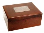 RED AUERBACHS PRESENTATIONAL CIGAR HUMIDOR FROM THE 1954-55 BOSTON CELTICS WITH ENGRAVED TEAM SIGNATURES ON SILVER PLACARD