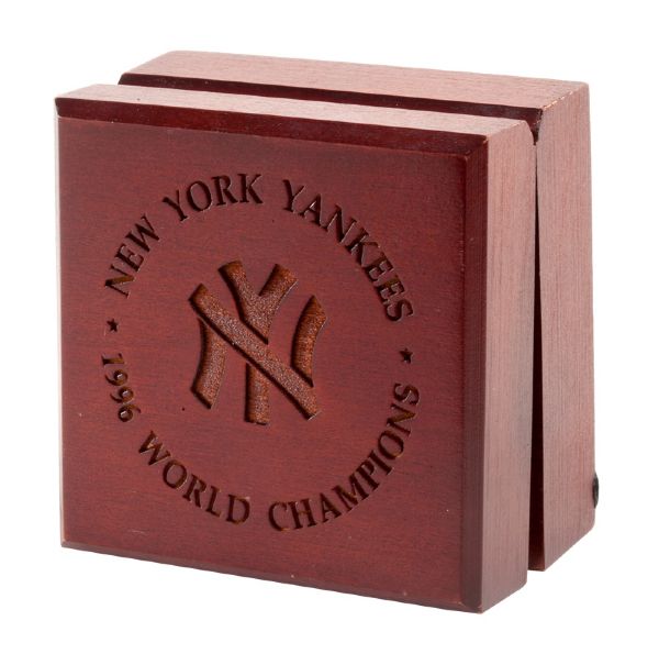 1996 NEW YORK YANKEES WORLD CHAMPIONSHIP PENDANT IN PRESENTATION BOX