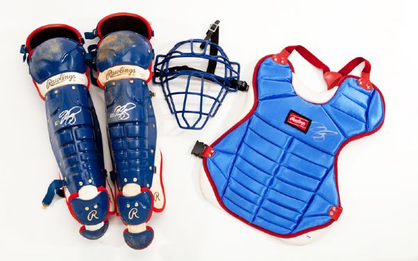 MIKE PIAZZA AUTOGRAPHED 1990S LOS ANGELES DODGERS GAME USED FULL SET OF CATCHERS GEAR