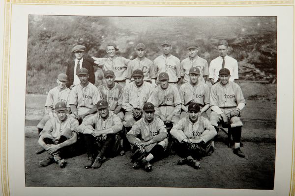 1922 CARNEGIE INSTITUTE OF TECHNOLOGY COLLEGE YEARBOOK FEATURING HONUS WAGNER AS A BASEBALL COACH